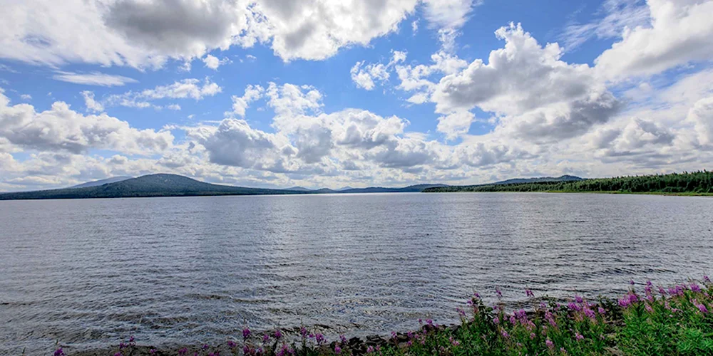 Озеро водохранилище Зюраткуль