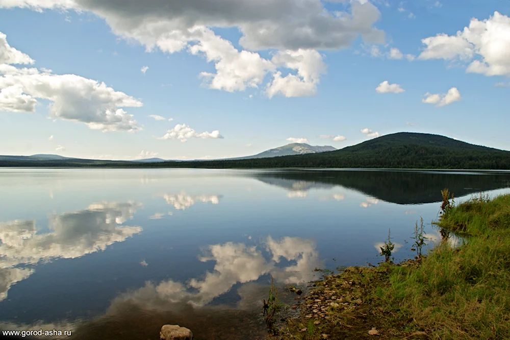 Озеро Зюраткуль панорама