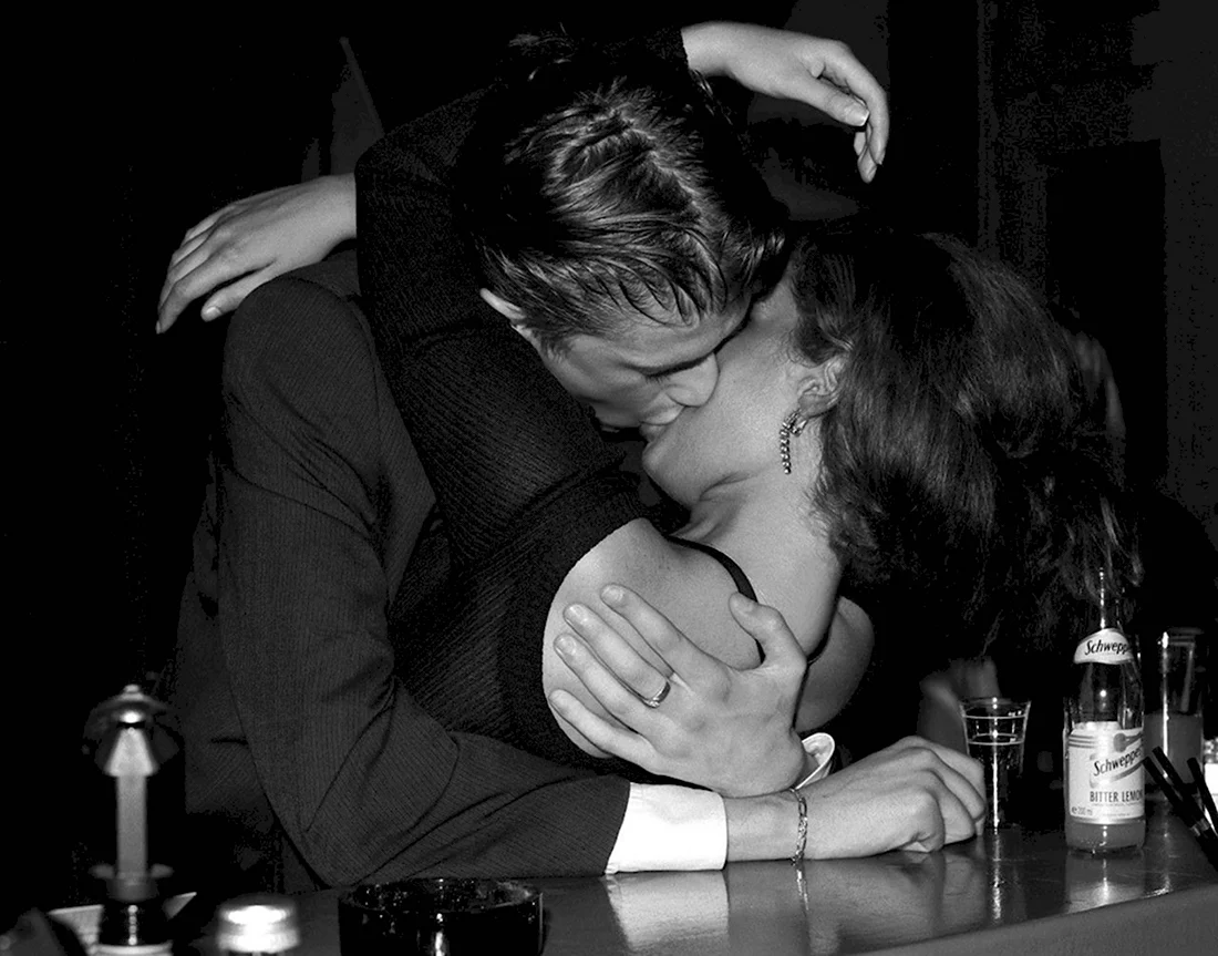 Harry Benson Berlin Kiss
