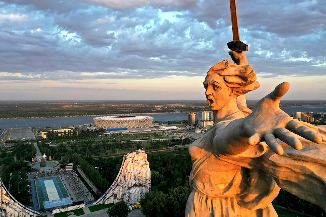 Памятник Родина мать в Волгограде