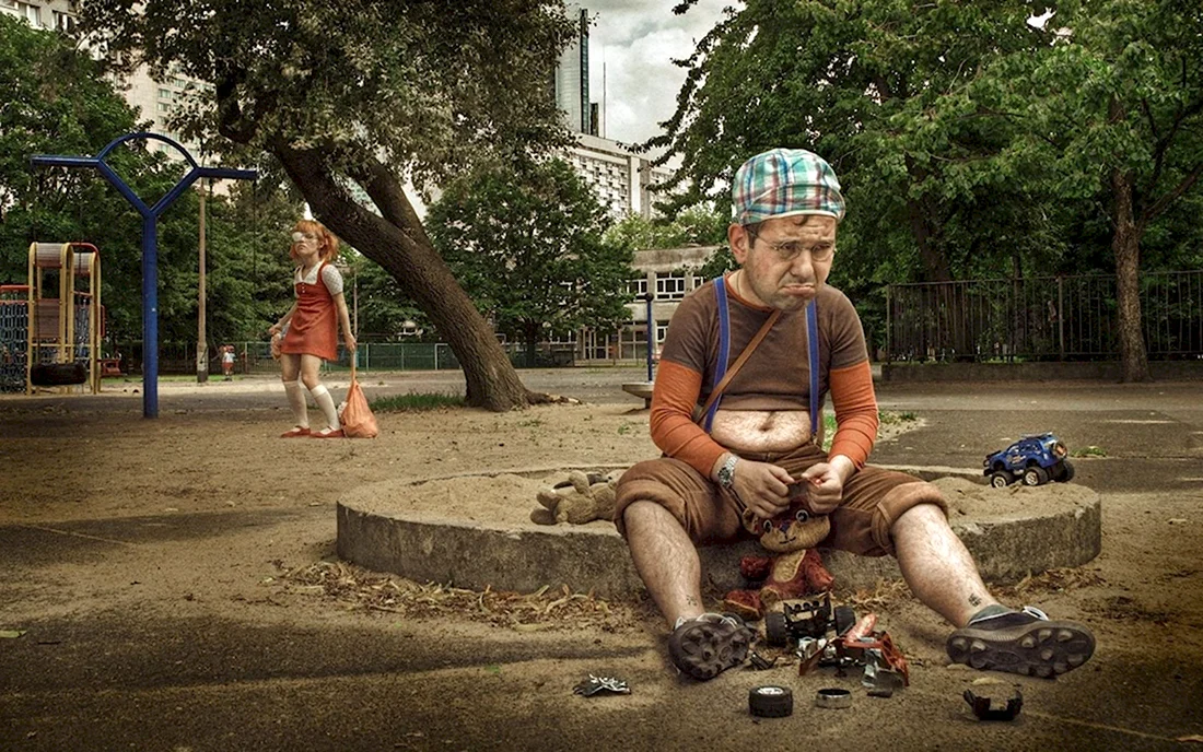 Взрослые в песочнице