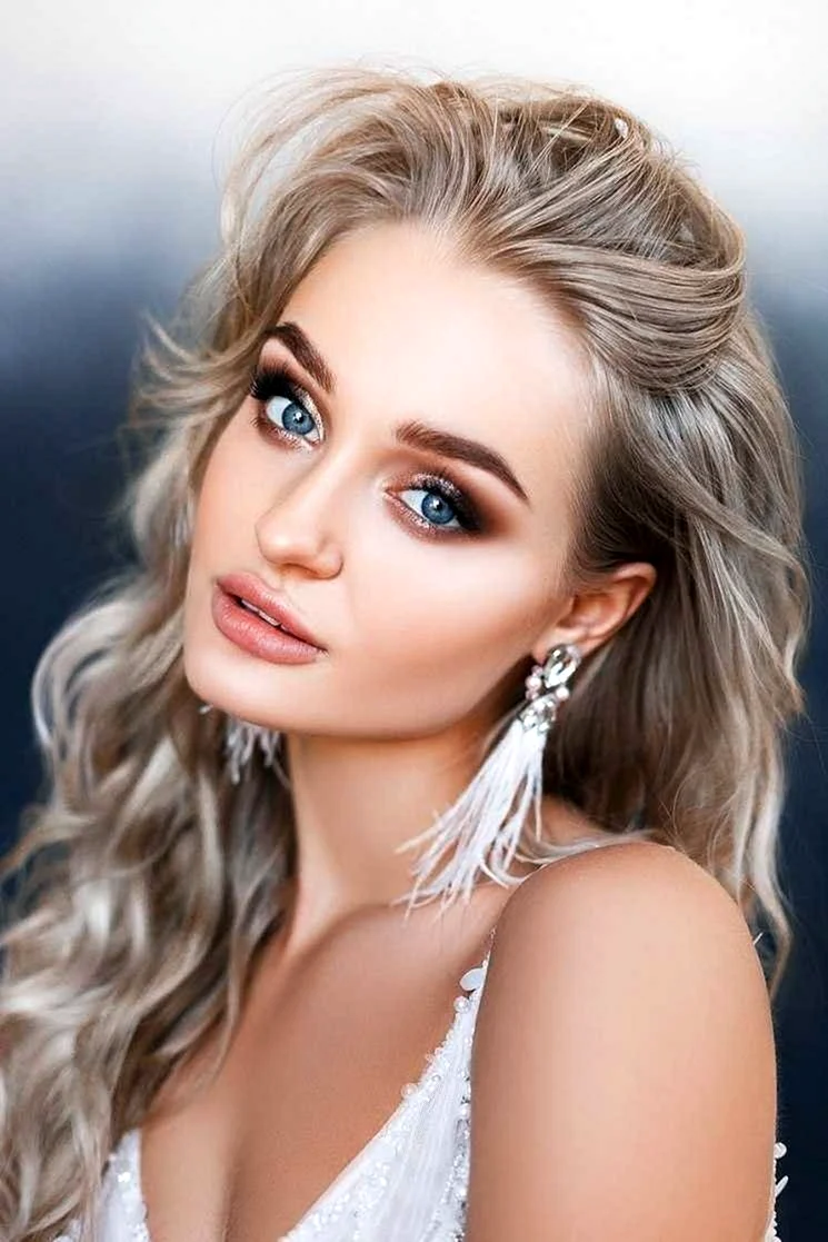 Нежный макияж для голубых глаз