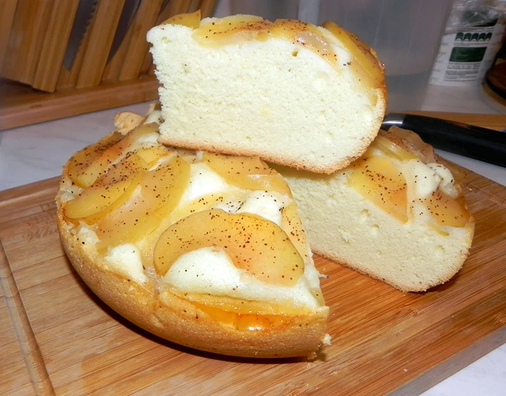 Бисквит с яблоками