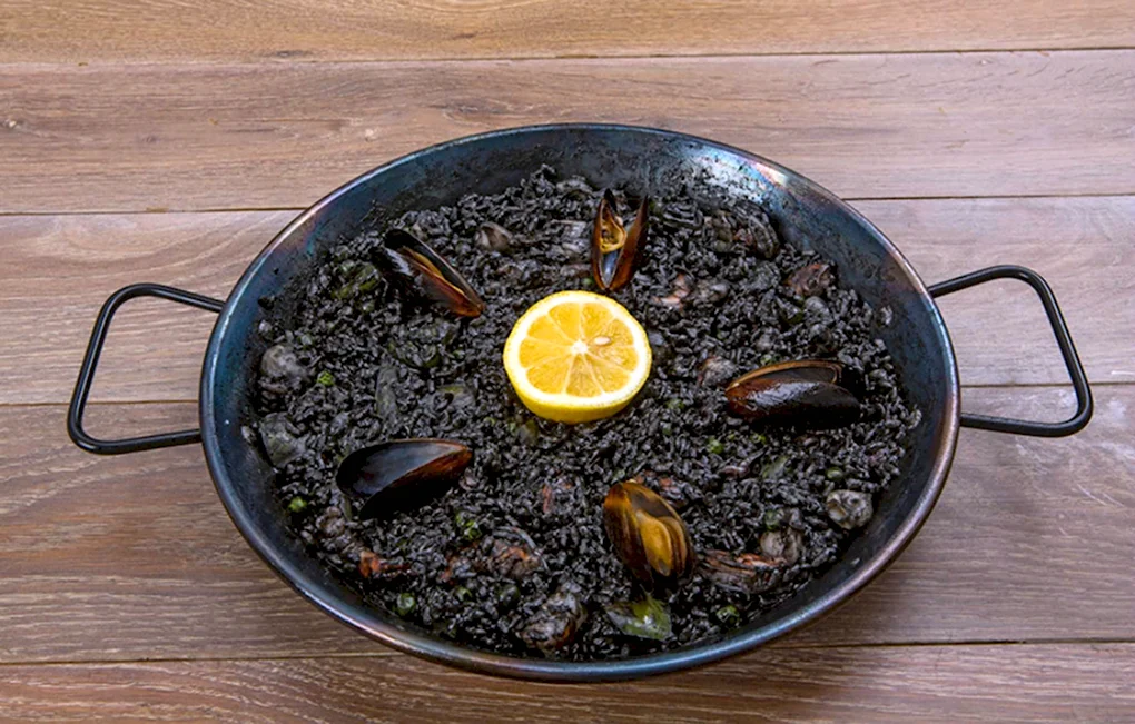 Блюда с черным рисом