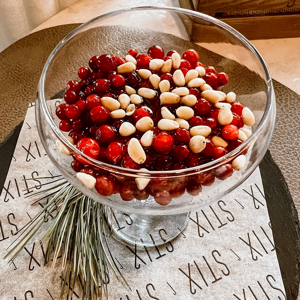 Брусника с кедровыми орешками и медом