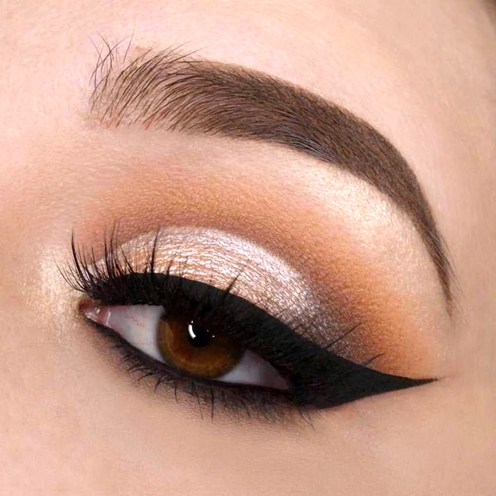 Cut Crease макияж