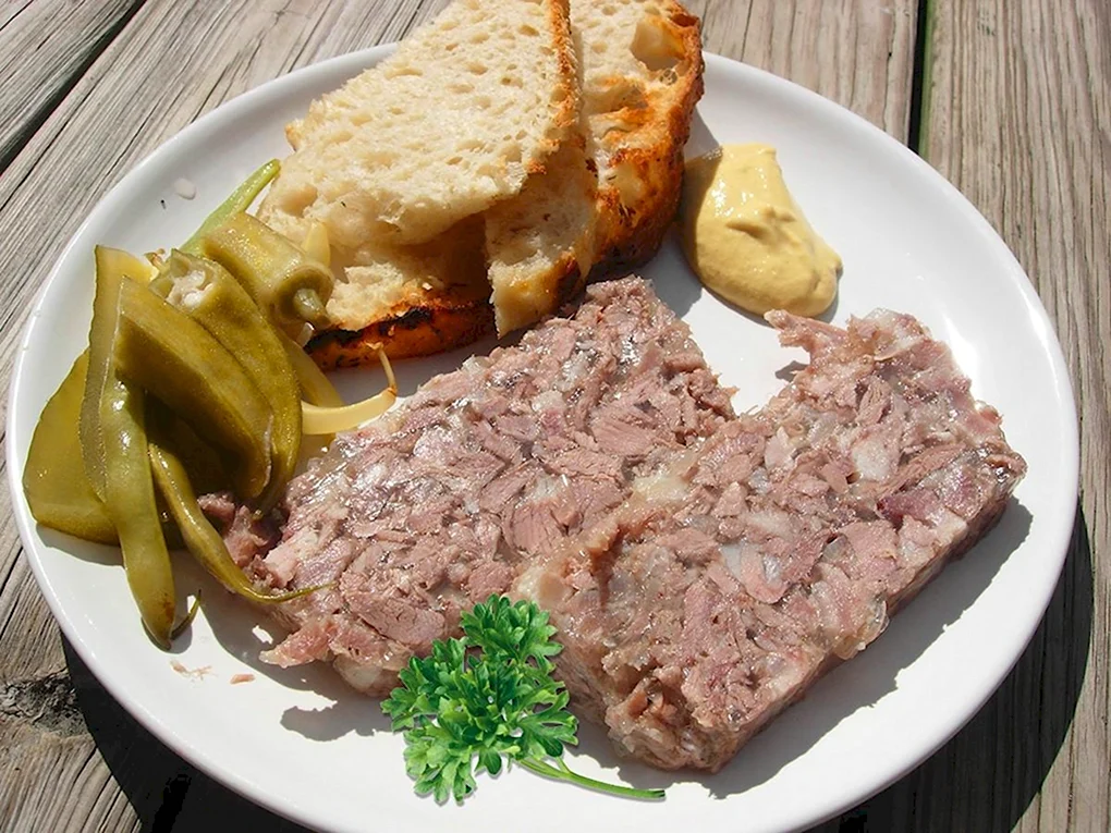 Из свиных голов прессованное мясо