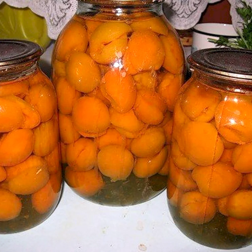 Компот из абрикосов с косточками