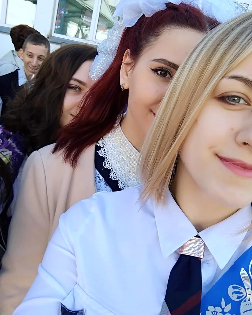 Красивые выпускницы