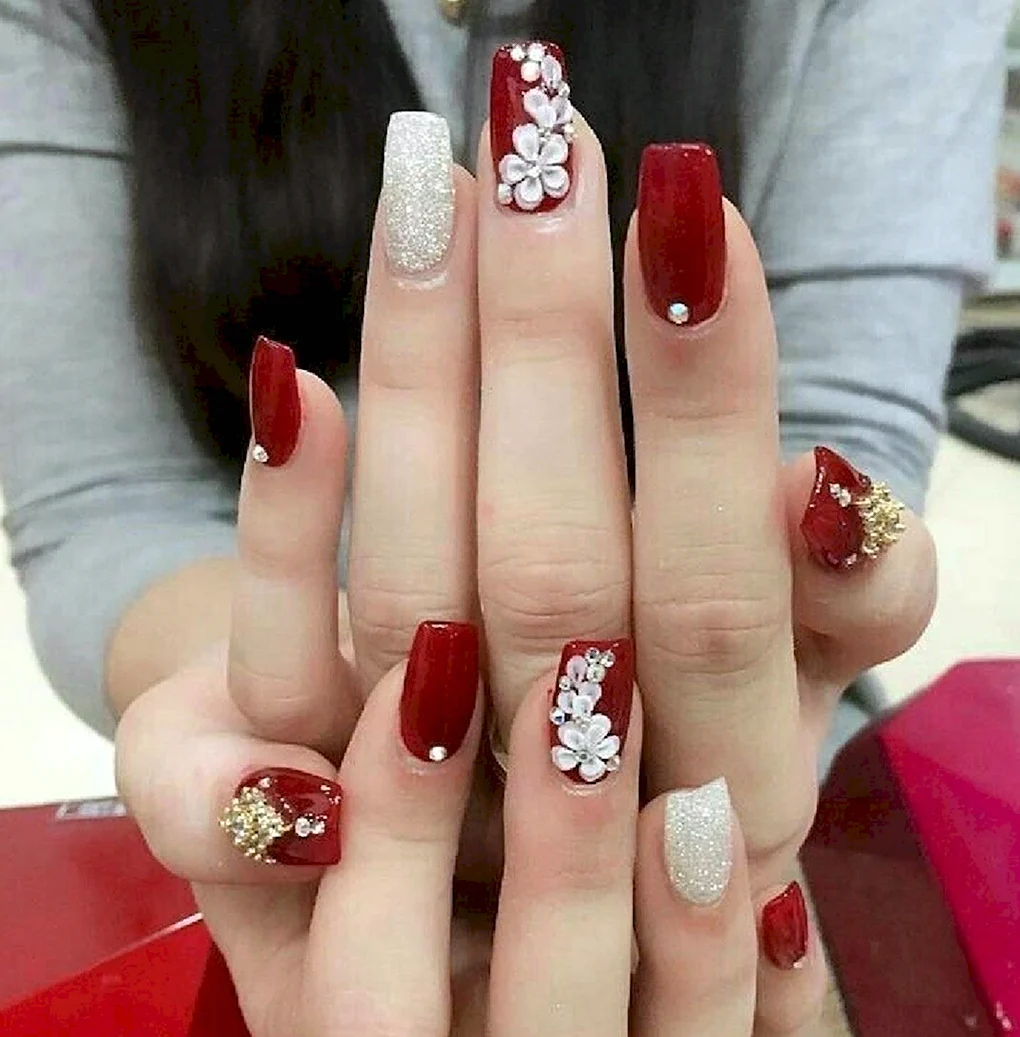 Красные ногти