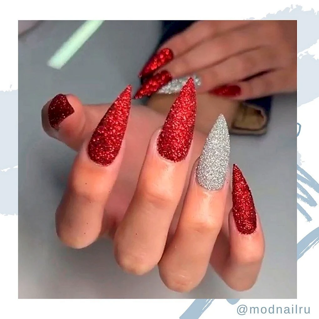 Красный блестящий маникюр на длинные ногти