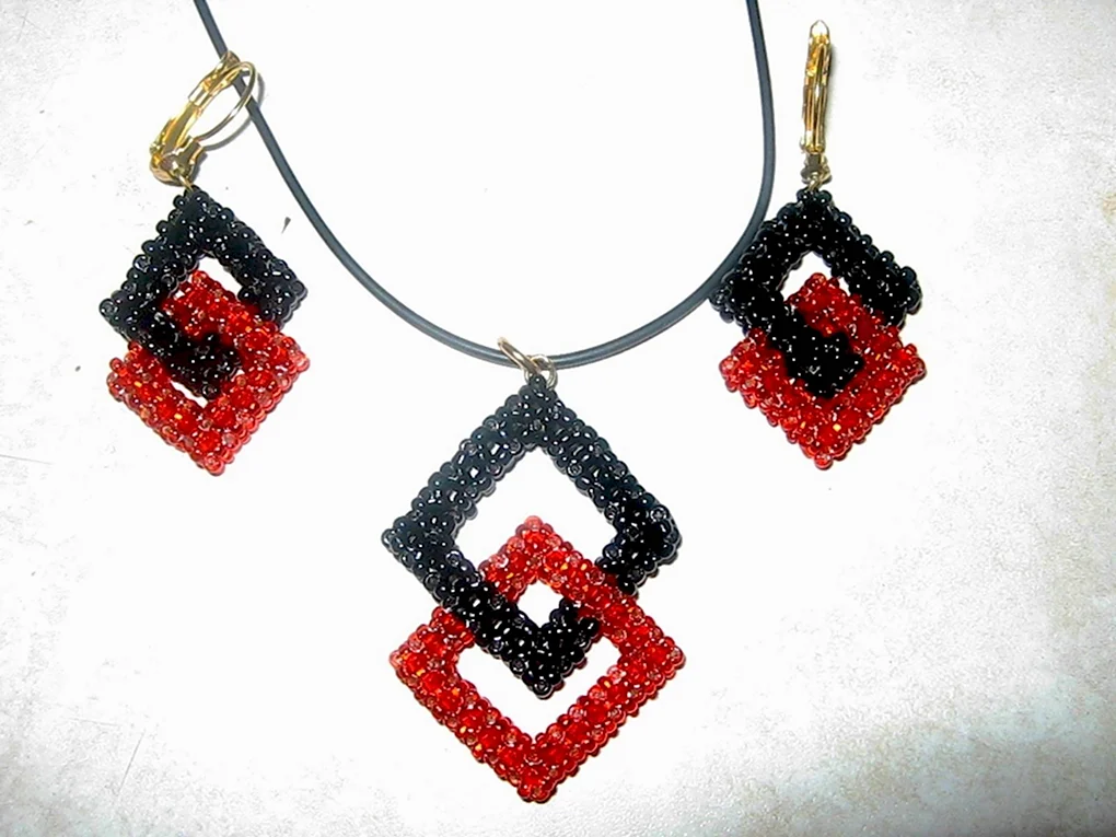 Квадратные серьги из бисера