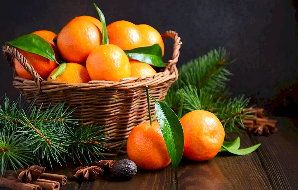 Мандарины на новогоднем столе