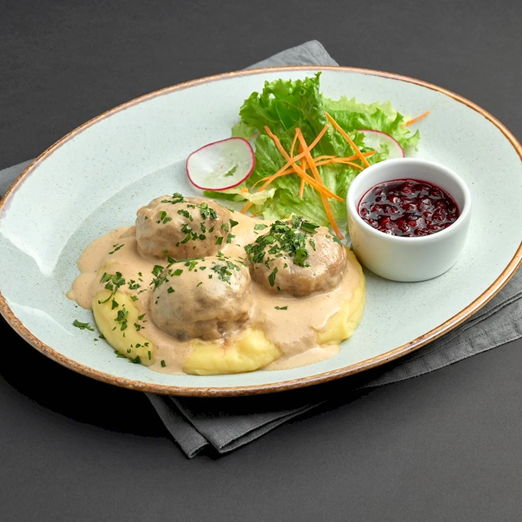 Митболы с картофельным пюре