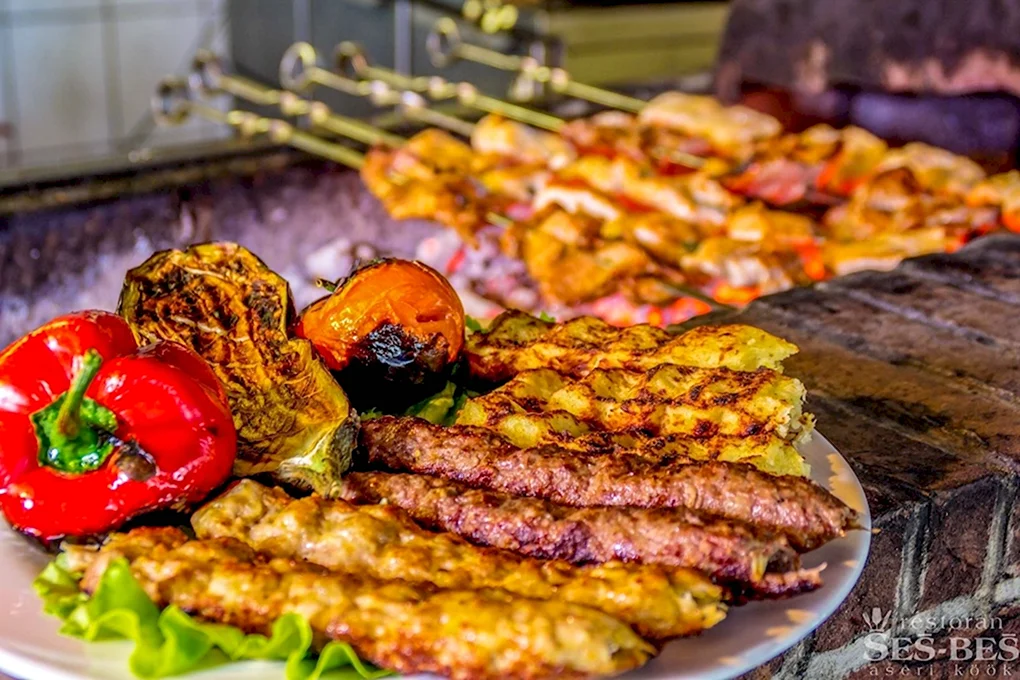 Национальная кухня Азербайджана Kabab