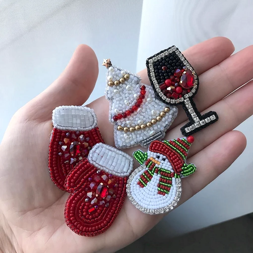 Новогодние броши из бисера