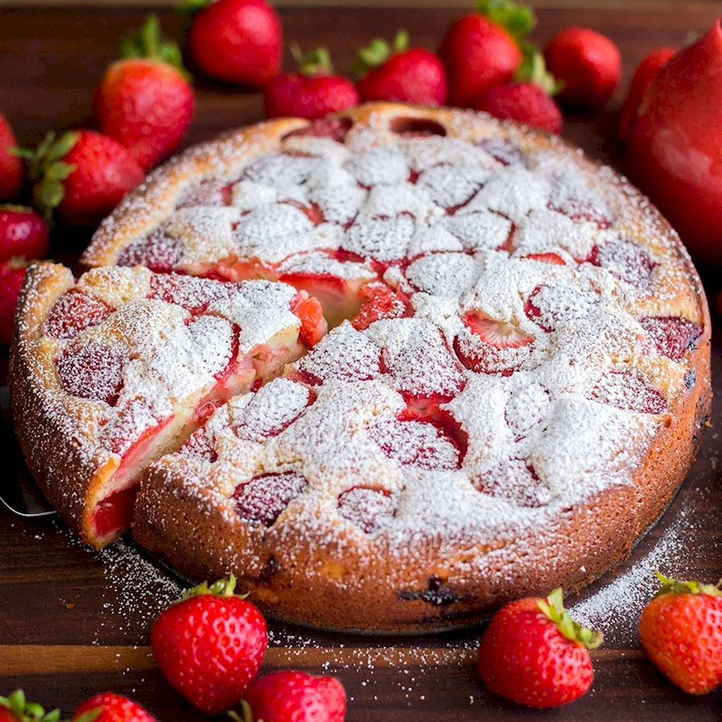 Пирог с клубникой