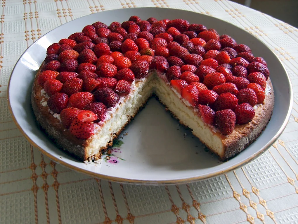 Пирог с клубникой