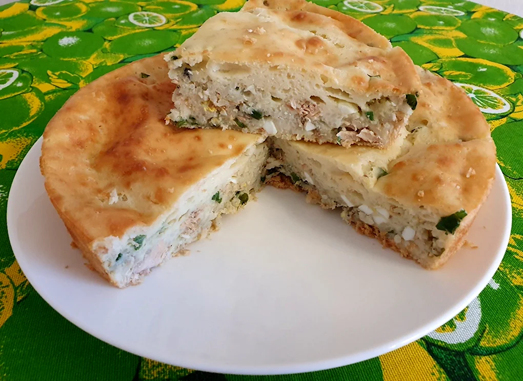 Пирог с рыбной консервой
