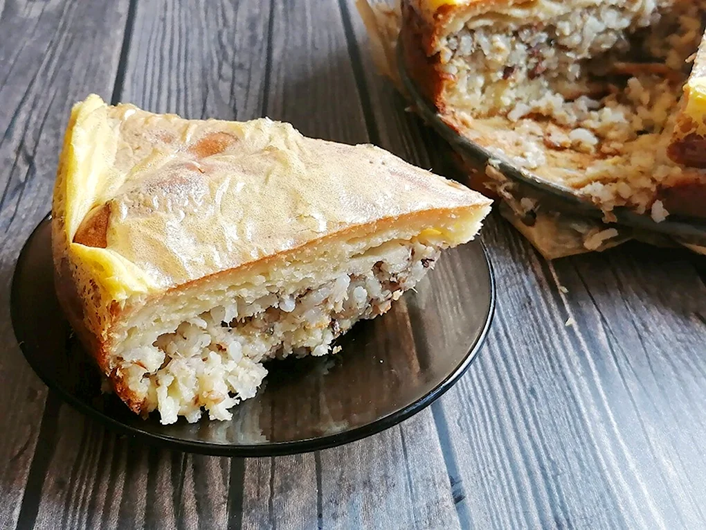 Пирог с рыбой и рисом