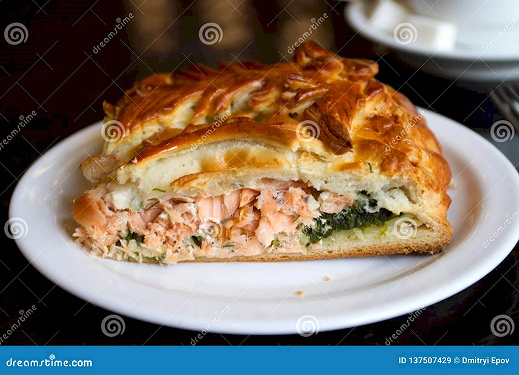 Пирог Штолле с красной рыбой