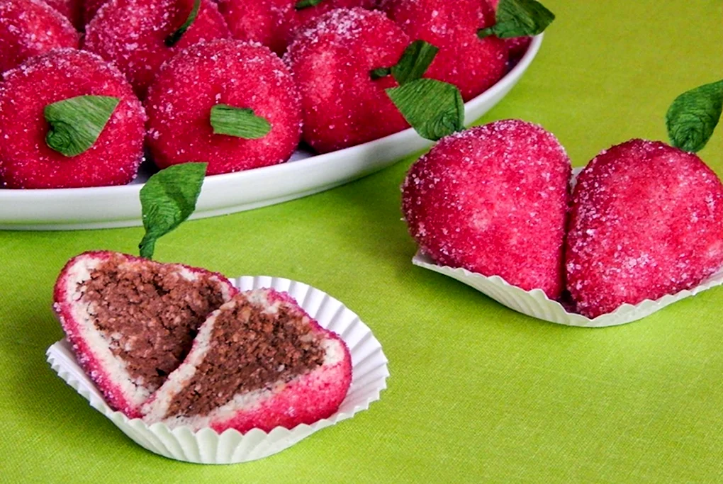Пирожное с клубникой