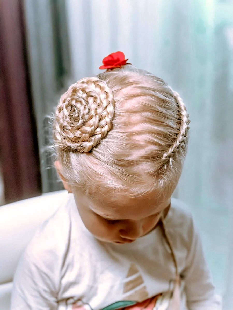 Прическа улитка