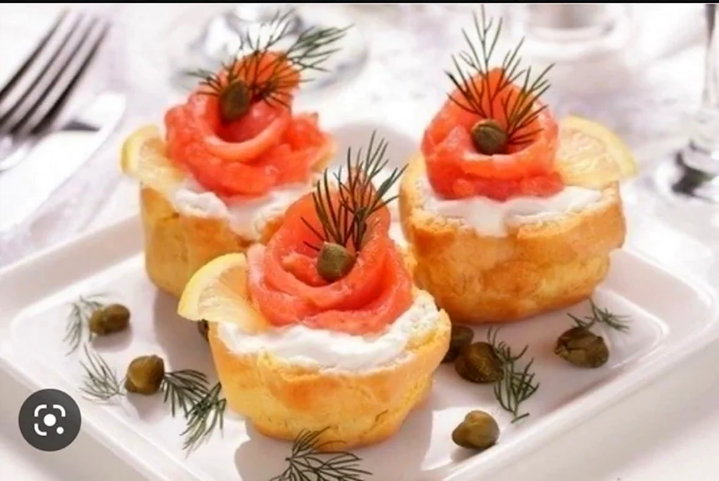 Профитроли с семгой