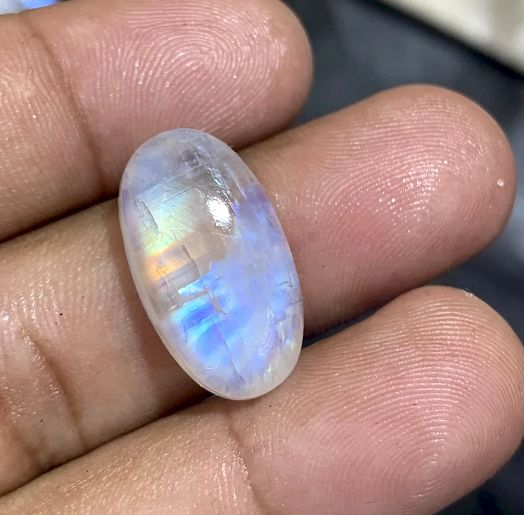 Rainbow Moonstone камень