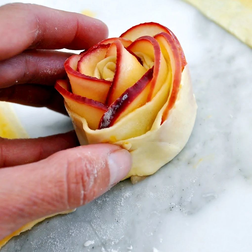 Розочки из яблок