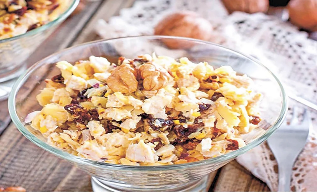Салат с черносливом и грецким орехом