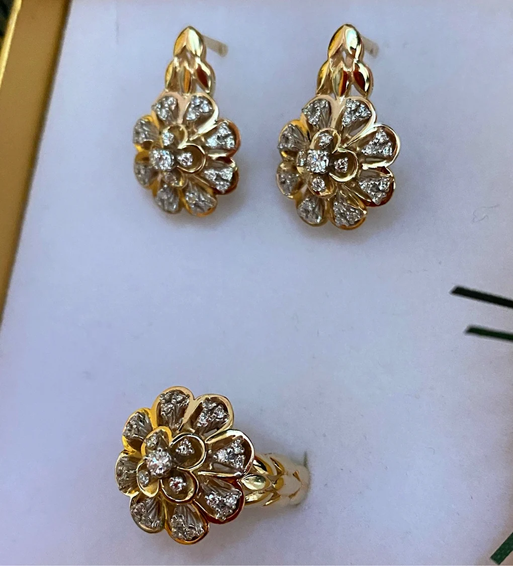 Серьги золотые 750 пробы бахча
