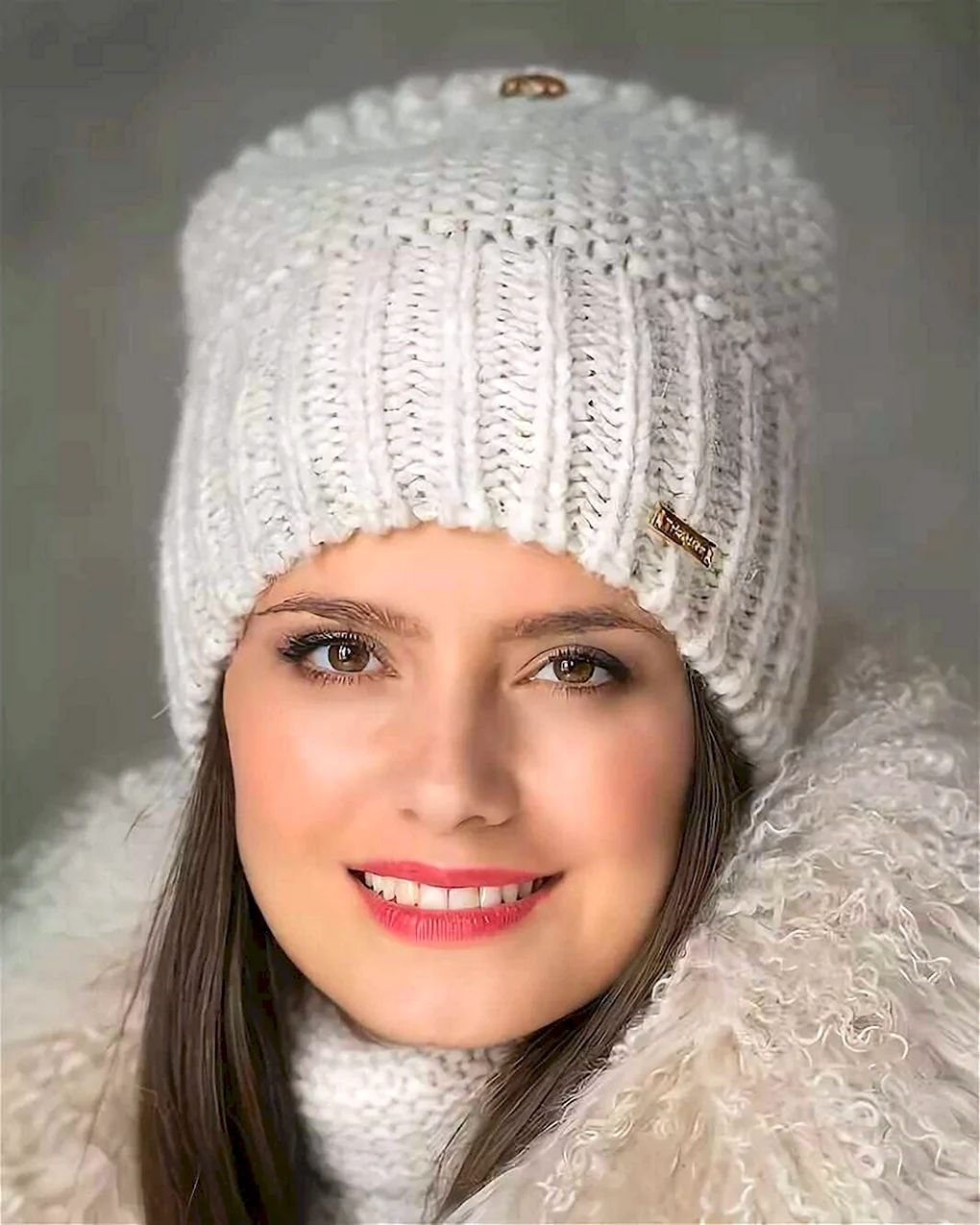 Шапка вязаная женская
