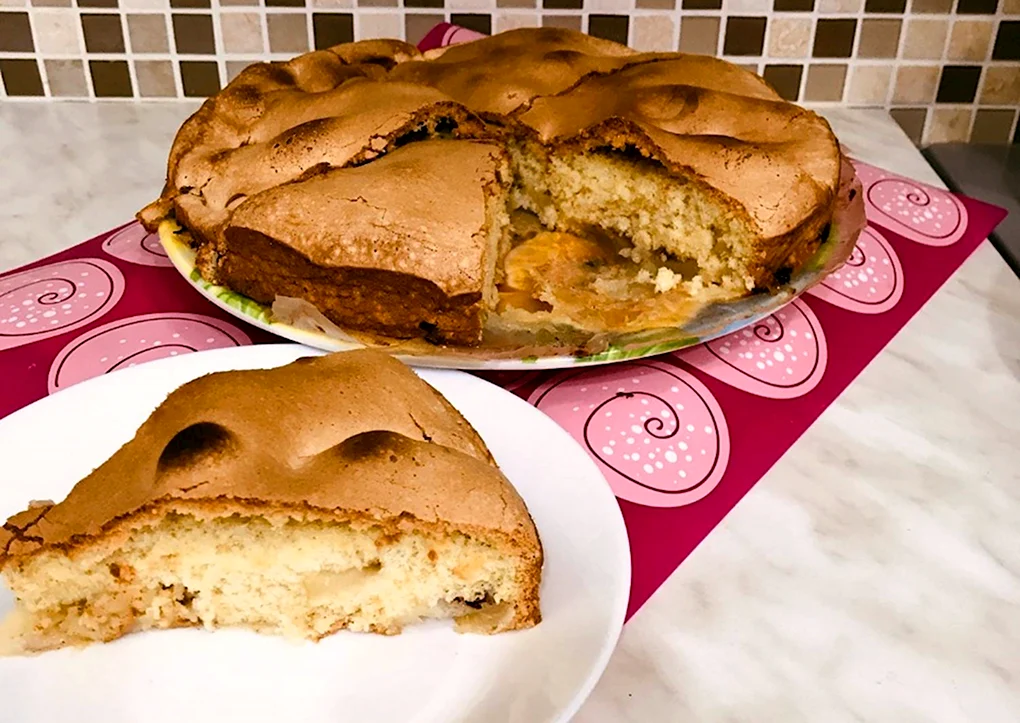 Шарлотка классическая с хлебом