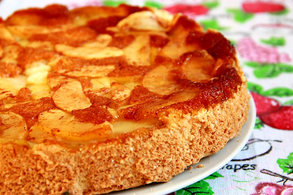 Шарлотка с яблоками