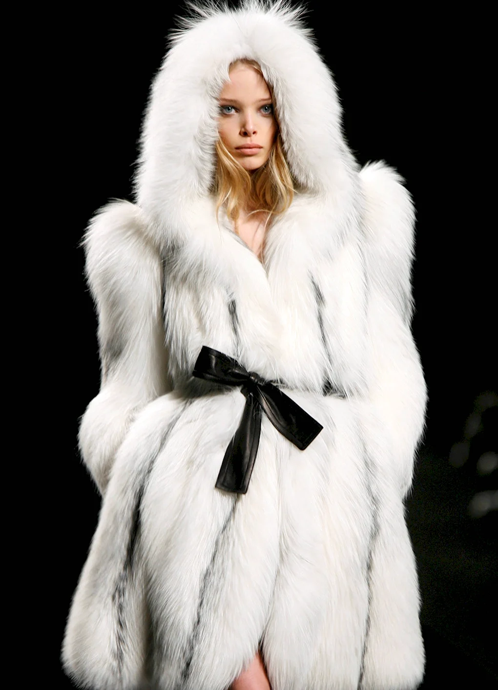 Шуба из горностая Alexander MCQUEEN
