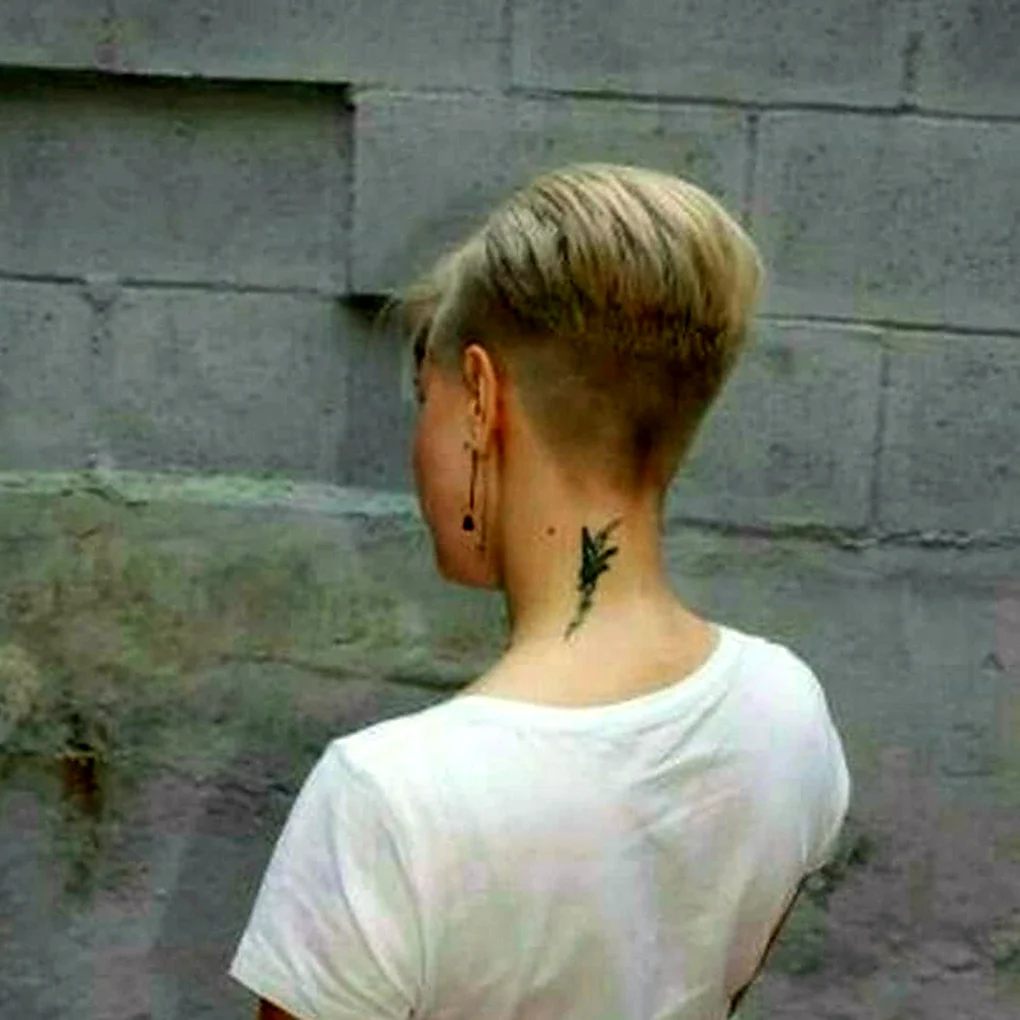 Стрижка с коротким затылком