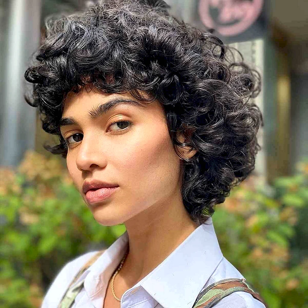Стрижка short Pixie Cut curly hair