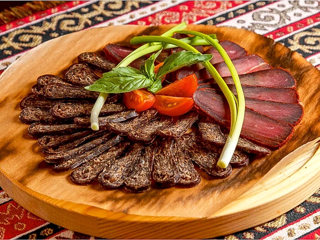 Суджук и бастурма мясное ассорти