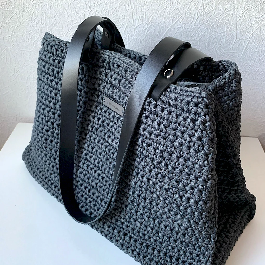 Сумка шоппер Prada вязаная 270.000