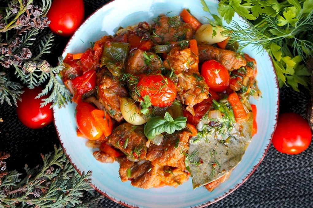 Свинина с овощами в казане