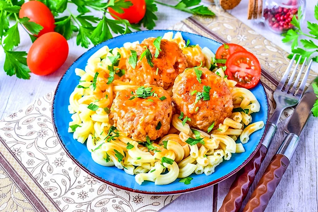 Тефтели с макаронами