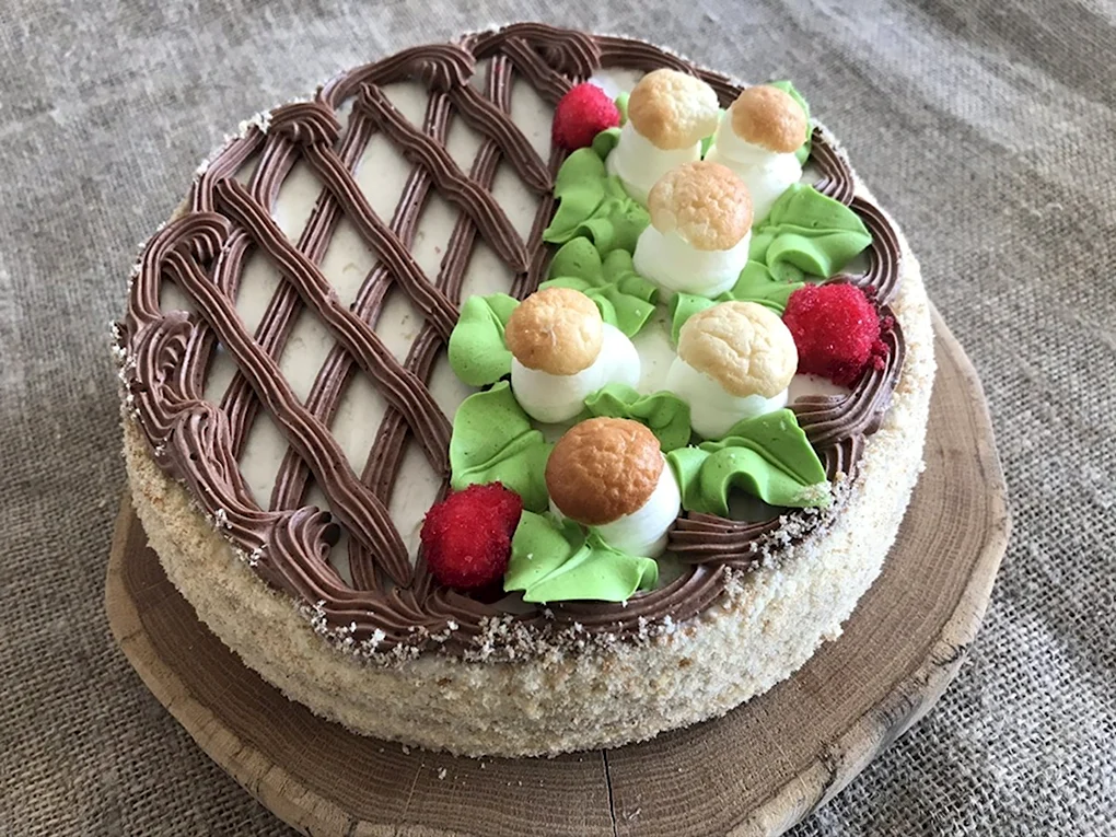 Торт корзинка с клубникой