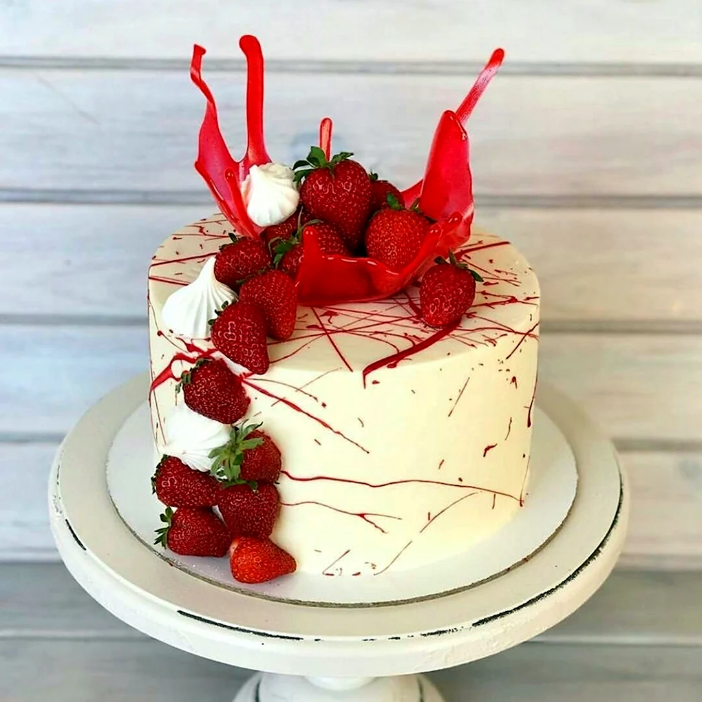 Торт с клубникой