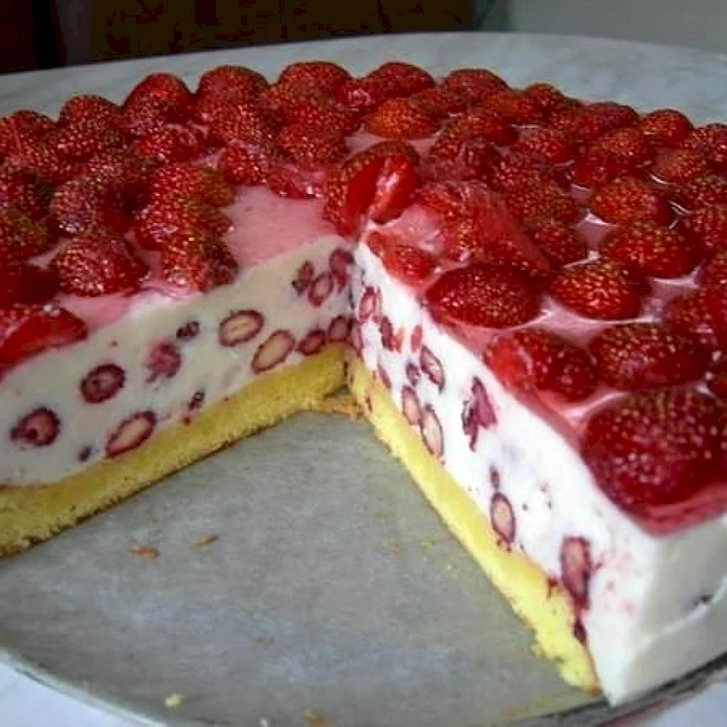 Творожный пирог с клубникой