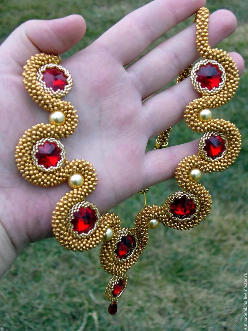 Украшения из бисера