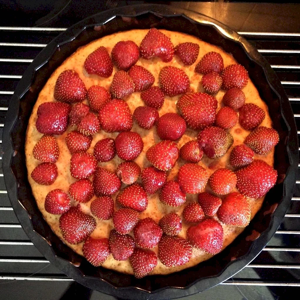 Выпечка с клубникой
