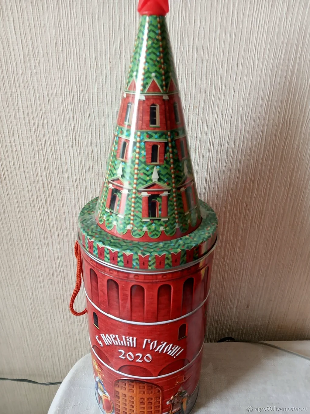 Жестяные банки башней